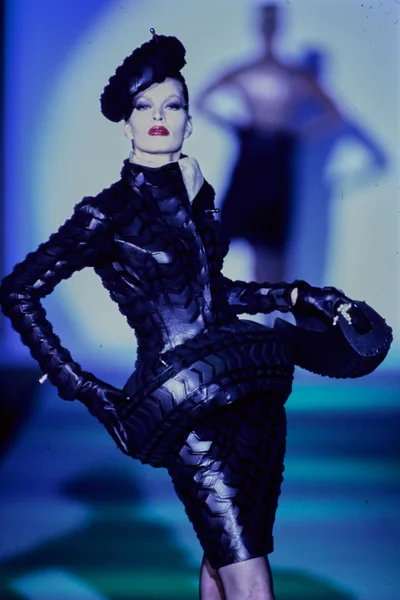 Look 19